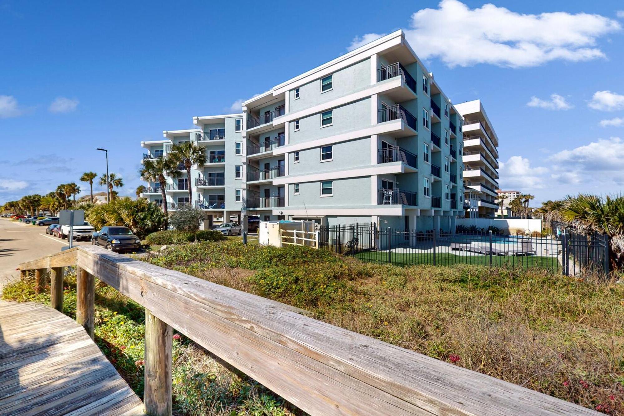 Jax Beach Oceanfront Getaway شاطئ جاكسونفيل الغرفة الصورة